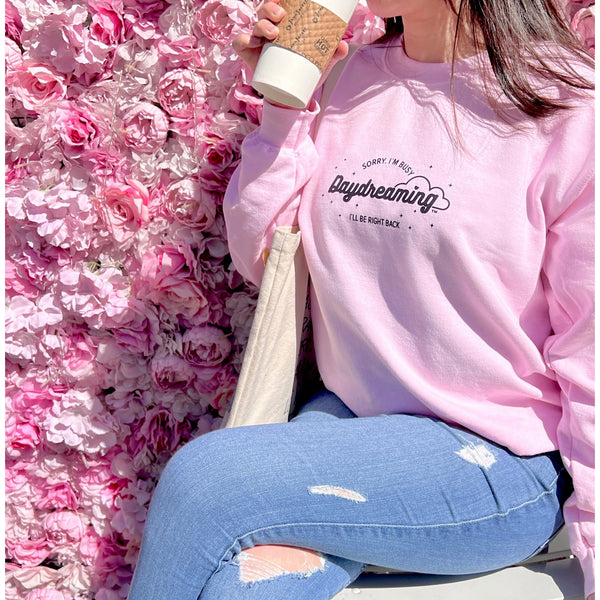 Busy Daydreaming Crewneck Sweatshirt In Light Pink